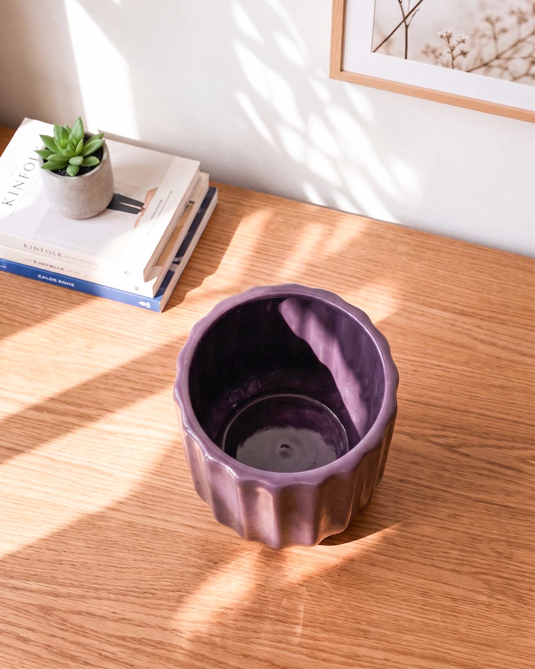 Modern Curved Ceramic Pot