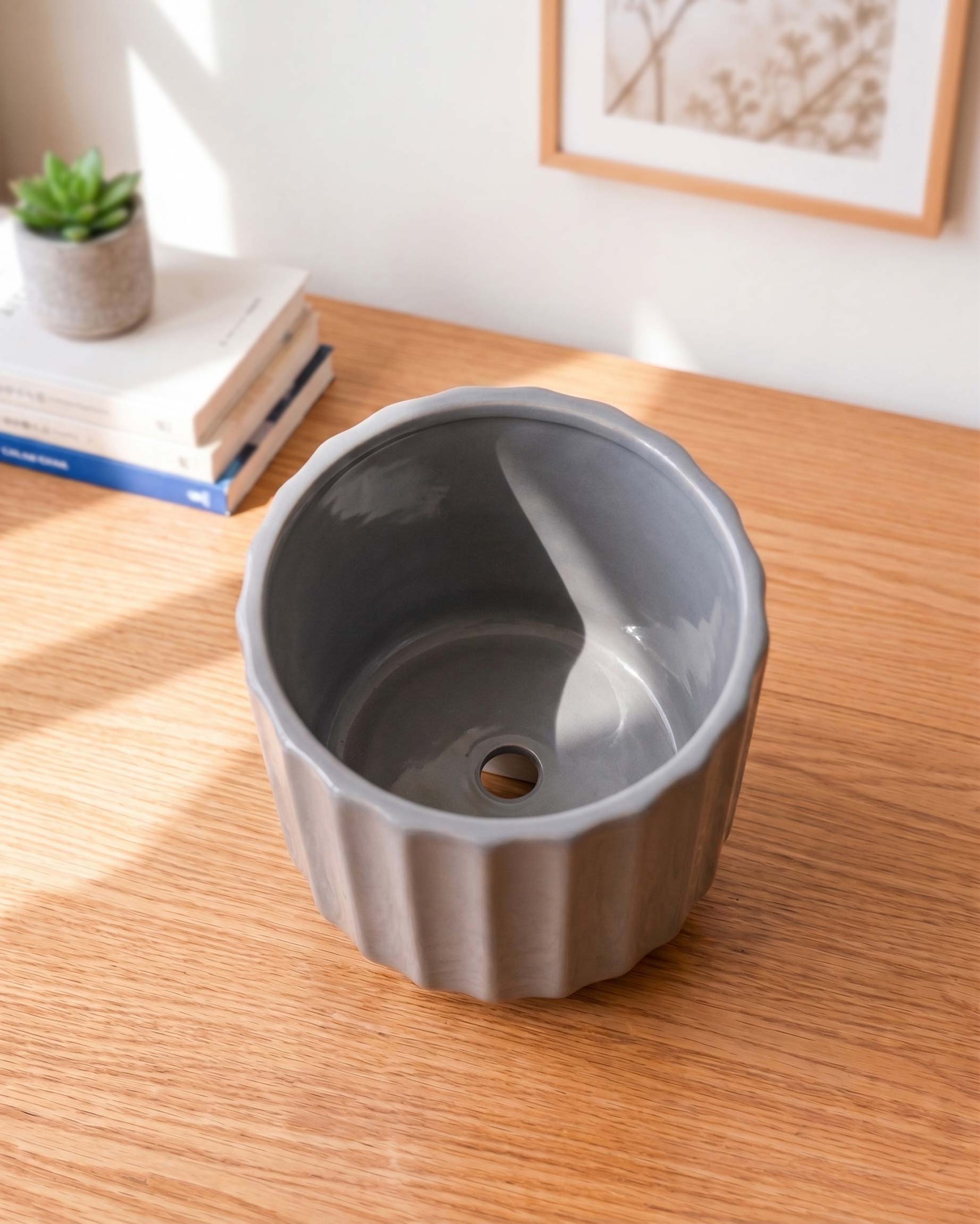 Modern Curved Ceramic Pot